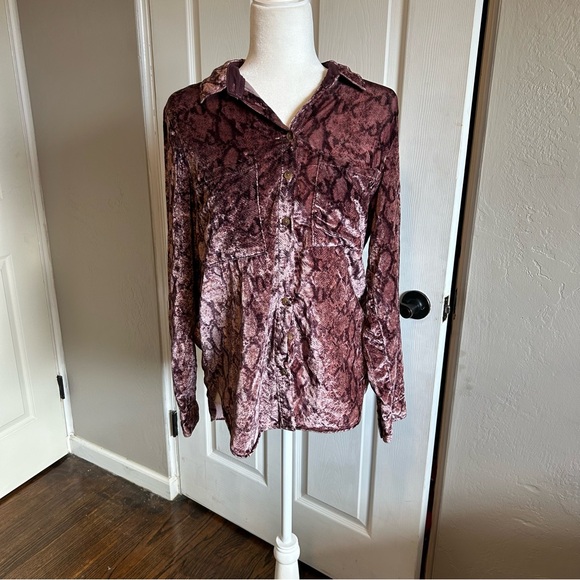 Anthropologie Pilcro Velvet pink Snake Print Button-Down Shirt with pockets - Picture 4 of 7